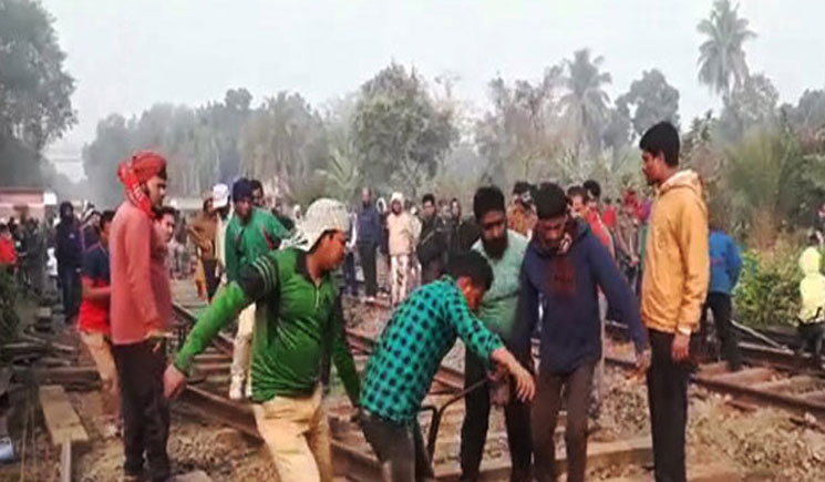 ১৮ ঘণ্টা পর খুলনার ট্রেন চলাচল স্বাভাবিক