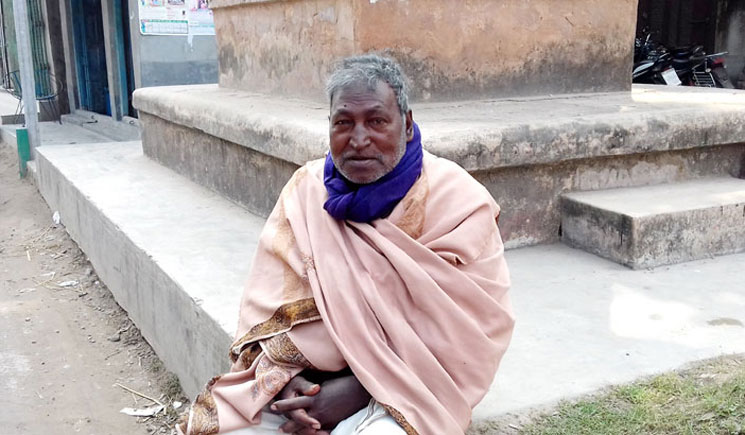 ‘টেকা দিব্যর পারি নাই তাই ভাতার কাড হয় নাই’
