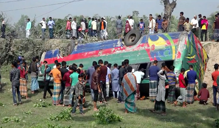 লক্ষ্মীপুরে সড়কে প্রাণ হারালেন স্বাস্থ্য কর্মকর্তা