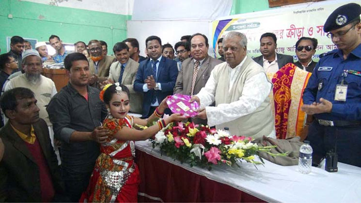 মাদক ঢুকিয়ে দেশের বিরুদ্ধে ষড়যন্ত্র করা হচ্ছে: আমু