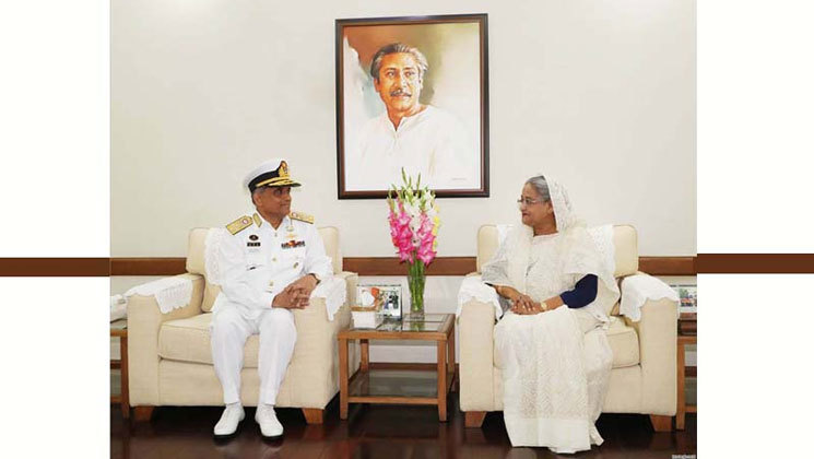 প্রধানমন্ত্রীর সঙ্গে বিদায়ী নৌবাহিনীর প্রধানের সাক্ষাৎ