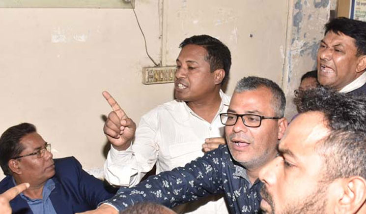 বিএনপি কার্যালয়ে বক্তব্যের প্রটোকল নিয়ে হাতাহাতি!