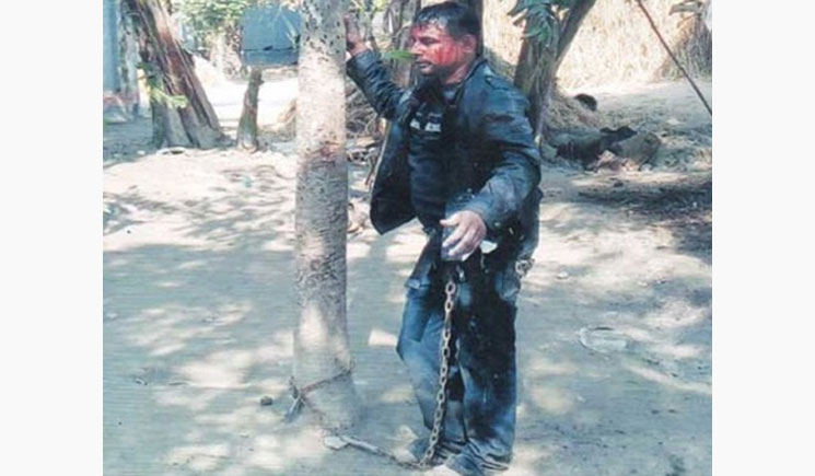 গাছের সঙ্গে শিকল বেঁধে কোপালো এক যুবককে, তার সৎ ভাই ও পিতা