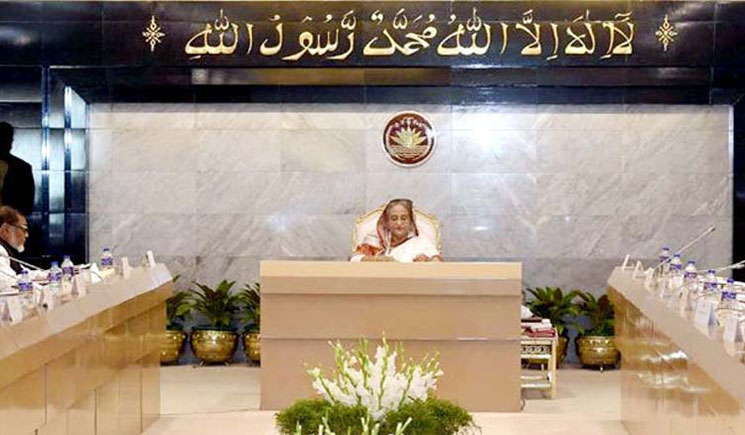 হজের খরচ বাড়িয়ে মন্ত্রীসভায় দু’টি প্যাকেজ অনুমোদন