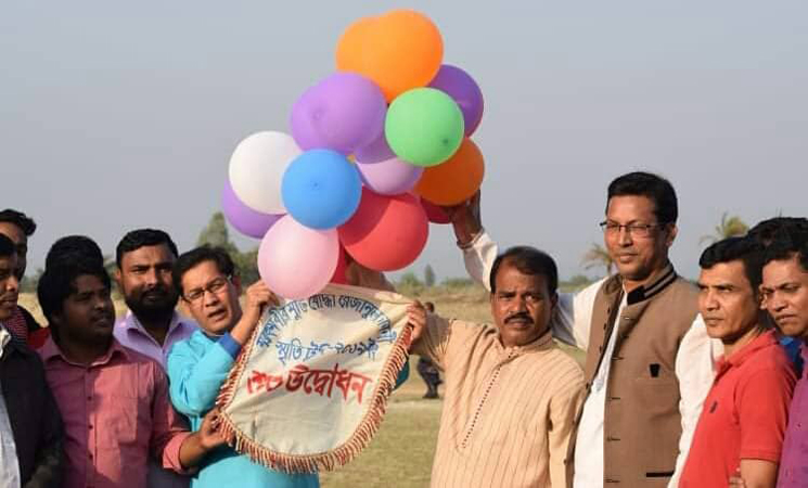 গুলিয়াখালী সী-বিচে ক্রিকেট টুর্নামেন্ট উদ্বোধন করলেন সাংবাদিক ইউসুফ খাঁন