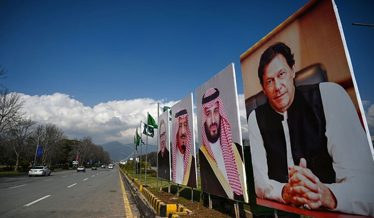 সৌদি যুবরাজের পাকিস্তান সফর: কী দিচ্ছেন, কী নিচ্ছেন