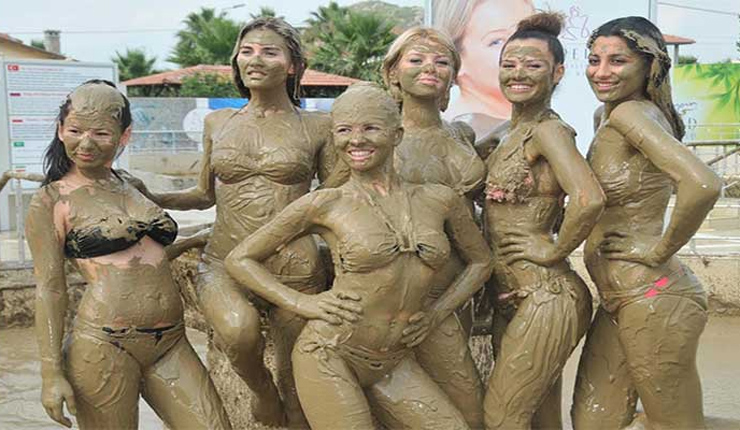 সাবানের চেয়ে স্বাস্থ্যসম্মত ‘মাটি গোসল’