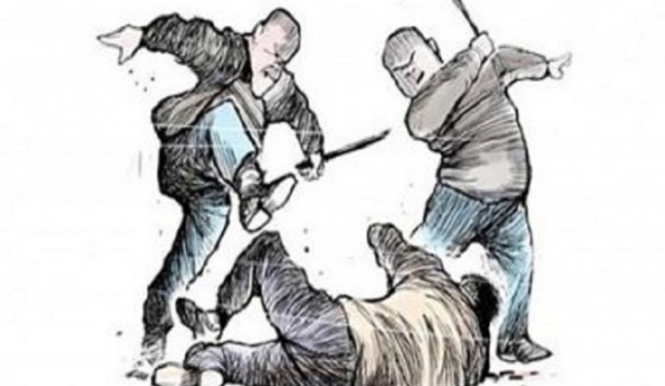 মেয়েকে পেটানোয় অভিযোগ, এবার মার খেলেন বাবা!