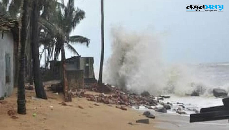 ‘ফণী’র আঘাত ভারতে, সরিয়ে নেওয়া হচ্ছে ৮ লাখ মানুষকে