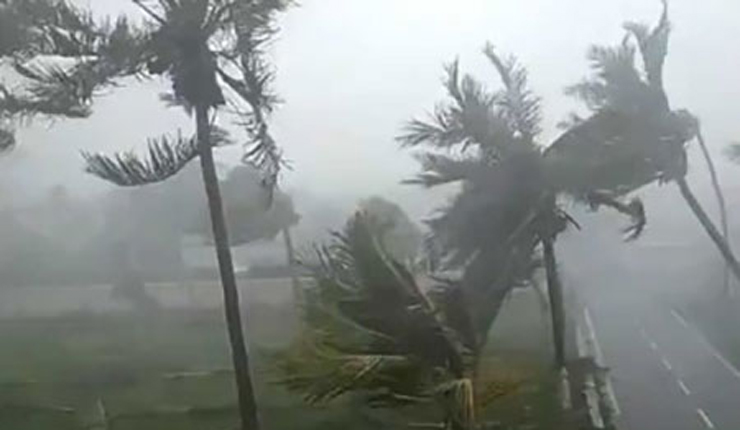 স্থলে আঘাত হেনেছে ফণী, বিধ্বস্ত ওড়িশা