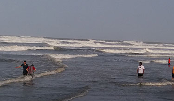 বাংলাদেশে দুর্বল হয়ে ঢুকবে ঘূর্ণিঝড় ‘ফণী’