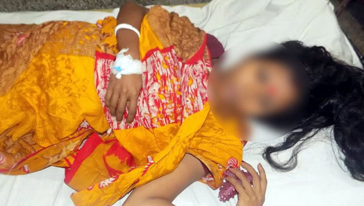 ৭ মাসের অন্তঃসত্ত্বার পেটে লাথি!