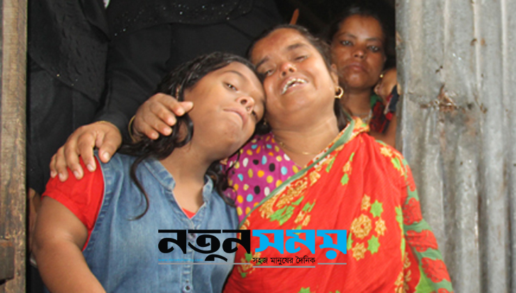 ‘আমাগোরে লাশটা আইন্যা দেন’