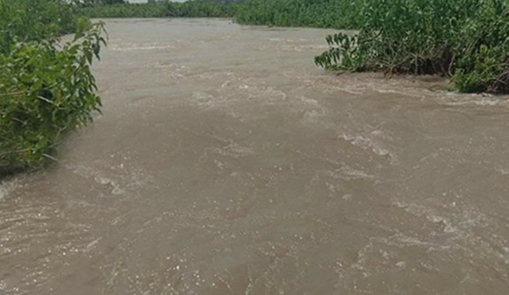 বাঁধ ভেঙে তলিয়ে যাচ্ছে সুনামগঞ্জ