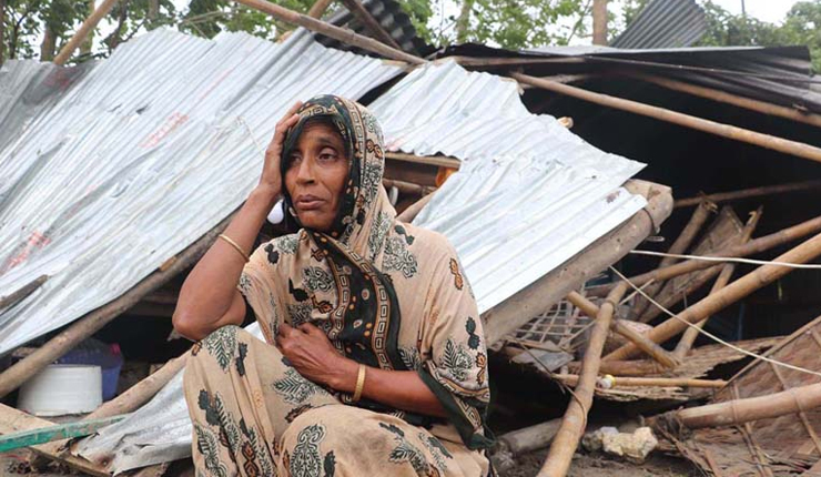 ফণীর তাণ্ডবে ক্ষতিগ্রস্ত পরিবারের মানবেতর জীবন যাপন