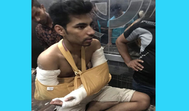 রাবি ছাত্রলীগ নেতার ২ হাত ভেঙে দিল স্থানীয়রা