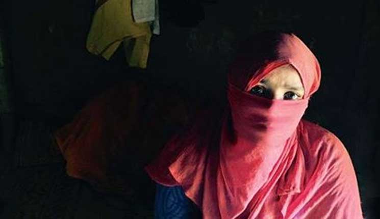 ধর্ষন থেকে নিজেকে বাঁচাতে দোতলা থেকে ঝাঁপ