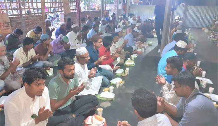 এতিমদের সাথে ইফতার করলেন ঠাকুরগাঁওয়ের জার্নালিস্ট অ্যাসোসিয়েশনের সাংবাদিকরা