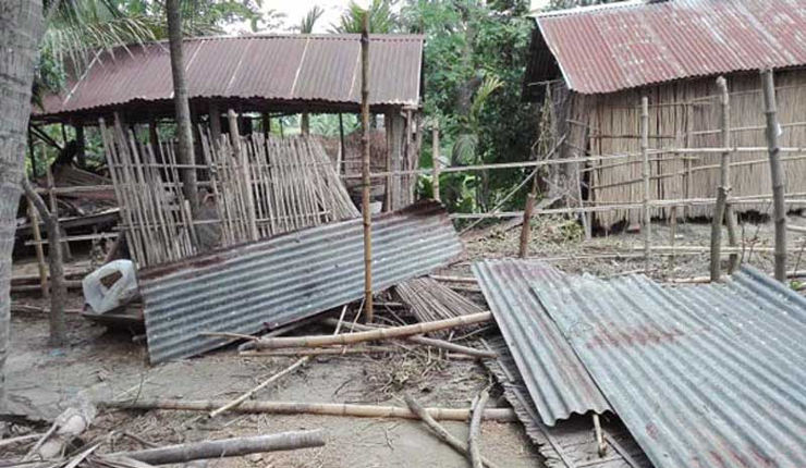 পৈতৃক ভিটায় চারদিন ধরে অবরুদ্ধ ৭টি পরিবার, বসতবাড়িতে হামলা