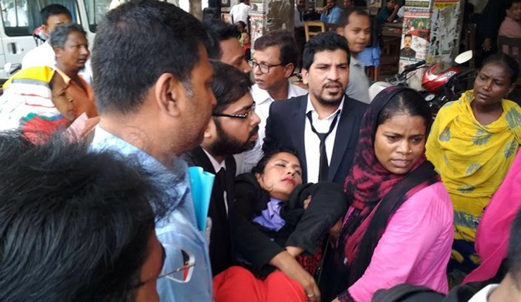 আইনজীবী স্ত্রীকে পুলিশ স্বামীর মারধর