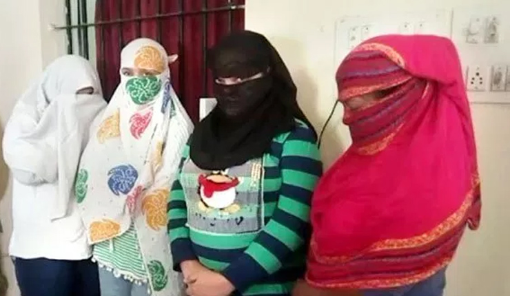 পার্কের দখলে মাদকসেবীরা, ফ্ল্যাটমুখী ডেটিংয়ে ঝুঁকছে প্রেমিক জুটি!