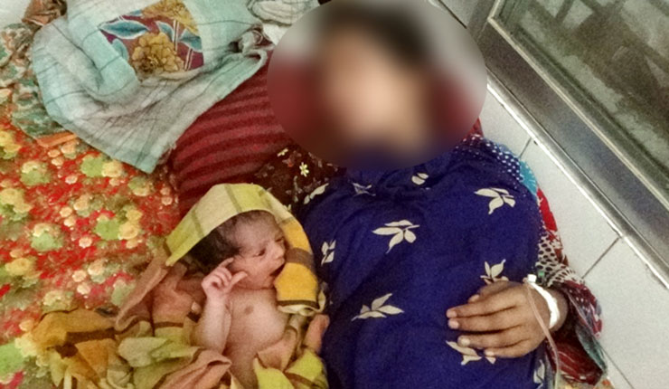 প্রেমিকের বাড়িতে অনশন করা প্রেমিকা সন্তান জন্ম দিল