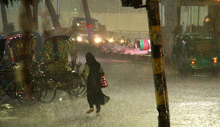 রাজধানীতে বজ্রসহ বৃষ্টিপাত, চলবে ৫ দিন