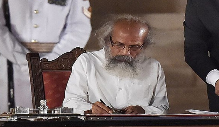 প্রশংসার ঝড় তোলা সবচেয়ে দরিদ্র মন্ত্রীর আছে হিংস্রতার অতীত!