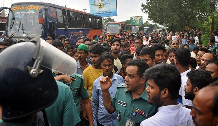 ভাড়া নিয়ে বিতণ্ডায় বাস থেকে ধাক্কা, যুবক নিহত