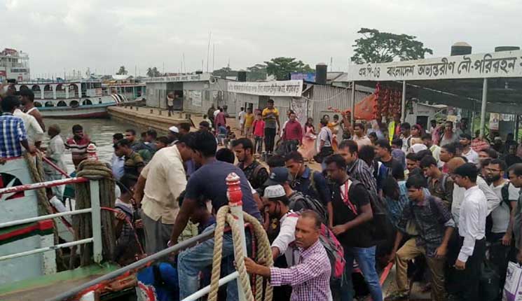 কাঁঠালবাড়ী-শিমুলিয়ায় ঢাকামুখী মানুষের ঢল