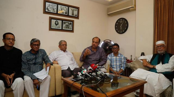 উত্তরায় আ স ম রবের বাসভবনে জাতীয় ঐক্যফ্রন্টের বৈঠক।