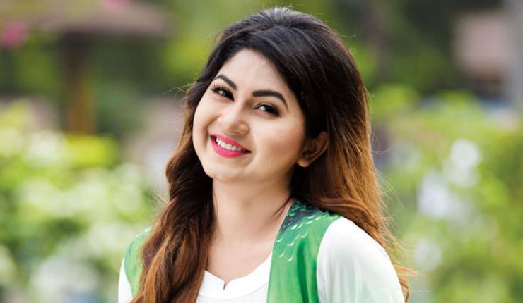 অভিষেকেই প্রশংসিত স্পর্শিয়া