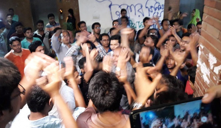 বিক্ষোভের মুখে বিএসএমএমইউতে চিকিৎসক নিয়োগ স্থগিত