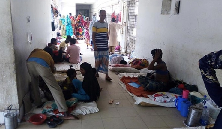 রাত বাড়লেই বাড়ে ওষুধের দাম