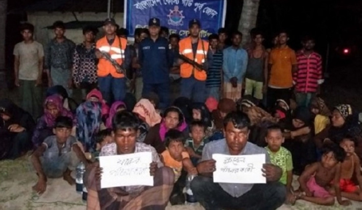 ক্যাম্প ছেড়ে পালাচ্ছে রোহিঙ্গারা, সংগ্রহ করছে বাংলাদেশের পাসপোর্ট