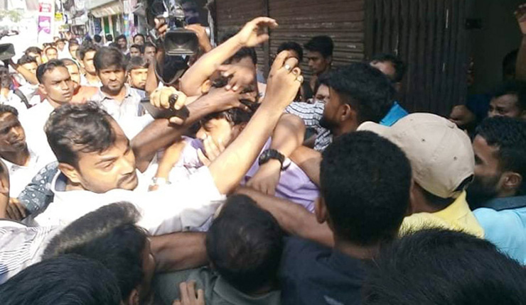 রিজভীর ১৫ সমর্থককে পিটিয়ে কার্যালয়ে থেকে বের করে দিলেন ছাত্রদল