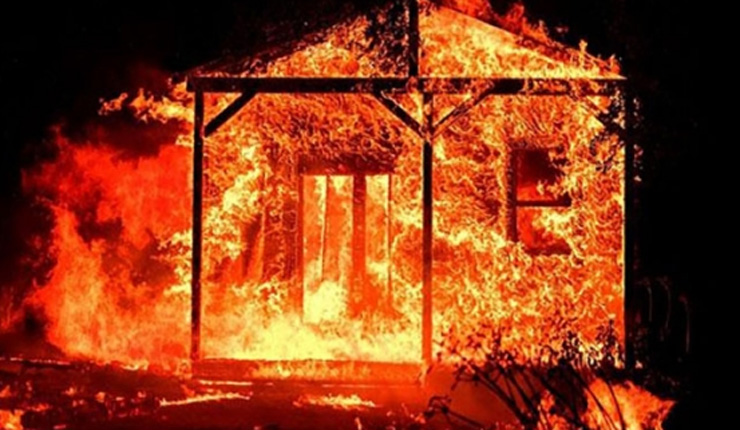 সন্তান-স্ত্রীকে তালাবদ্ধ করে আগুন দিলেন স্বামী