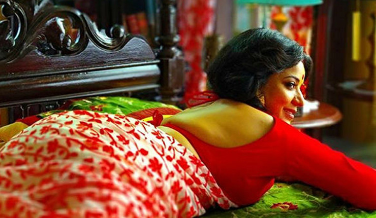 ফের খোলামেলা মোনালিসা