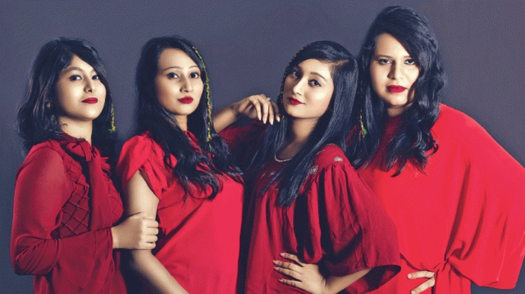 চার তরুণীর নতুন ব্যান্ড লেইস ফিতা