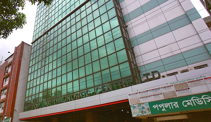 চুমু দেওয়া পপুলারের সেই চিকিৎসক চাকরিচ্যুত