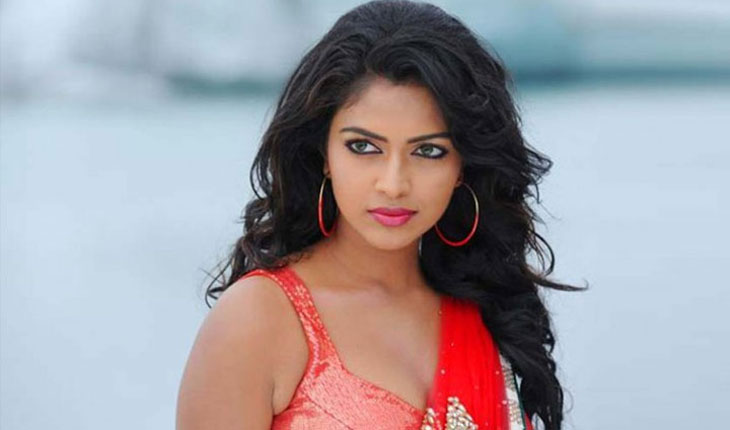 নগ্ন অমলায় নেটিজেনদের সাড়া ! দেখুন ভিডিও