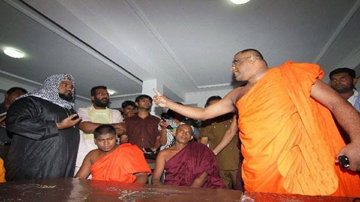 মুসলিমদের পাথর মেরে হত্যা করা উচিত: শ্রীলঙ্কার বৌদ্ধ ধর্মগুরু