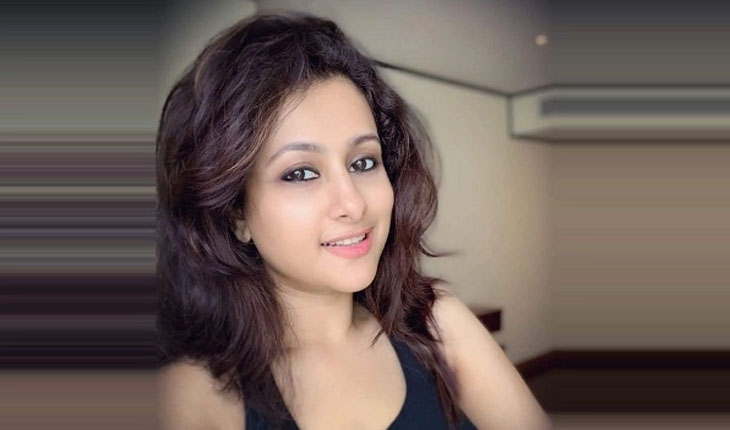 স্যোশাল মিডিয়ায় হট লুকে পূর্ণিমা