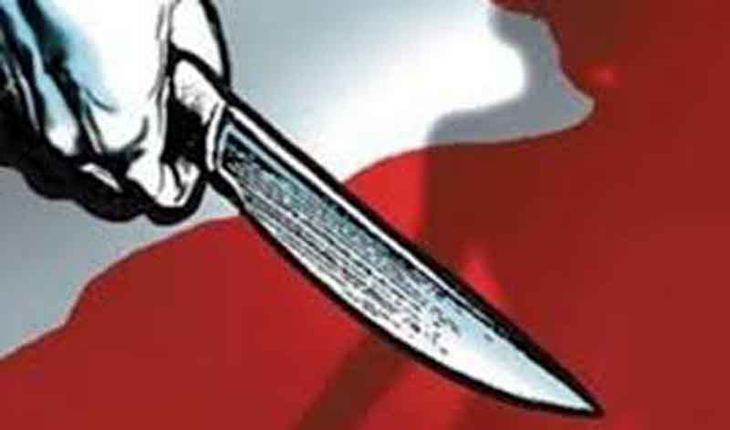 মেয়েকে রাস্তায় ফেলে কুপিয়ে নিজ গলায় ছুরি মারলো ব্যর্থ প্রেমিক