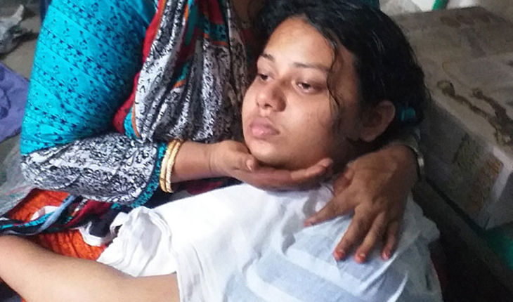 অপহরণকারীদের গাড়ি থেকে লাফিয়ে পড়ে বাঁচলো আইডিয়ালের ছাত্রী