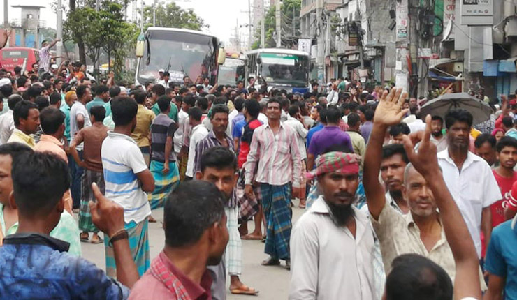 আশ্বাস পেয়ে সড়ক ছাড়লেন রিকশাচালকরা