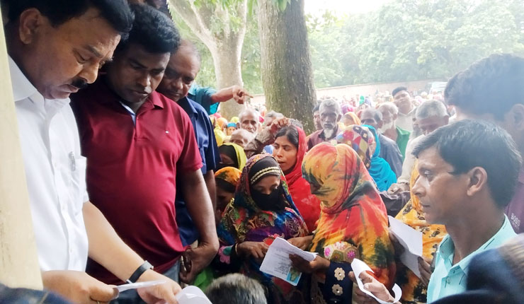 বাগমারার শুভডাঙ্গা ইউনিয়নে বয়স্ক, বিধবা ও প্রতিবন্ধীদের ভাতা বাছাই 