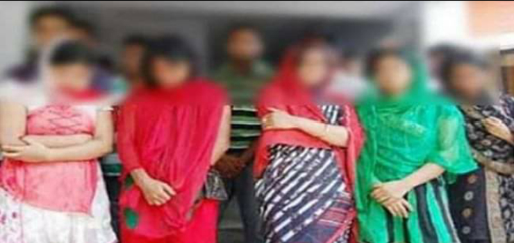 অসামাজিক কার্যকলাপে লিপ্ত থাকায় ১১ নারী-পুরুষ আটক