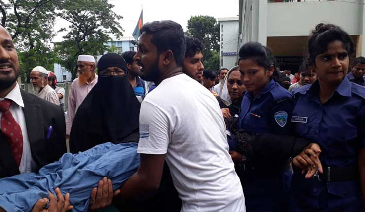 অধ্যক্ষ সিরাজকে দেখে আদালতে জ্ঞান হারালেন নুসরাতের মা