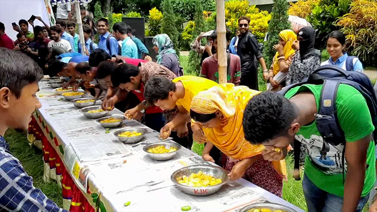 দুই মিনিটে কাঁঠালের ৬৭ কোয়া খেয়ে প্রথম হলেন চুয়াডাঙ্গার পারভেজ!